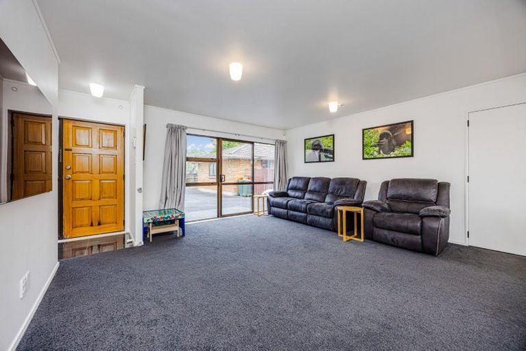 Photo of property in 4/17 Ross Martin Court, Conifer Grove, Takanini, 2112