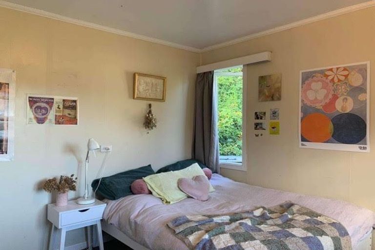 Photo of property in 42 Chaytor Street, Northland, Wellington, 6012