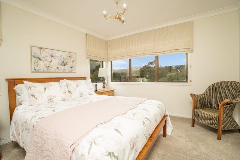 Photo of property in 6 Burbank Crescent, Churton Park, Wellington, 6037