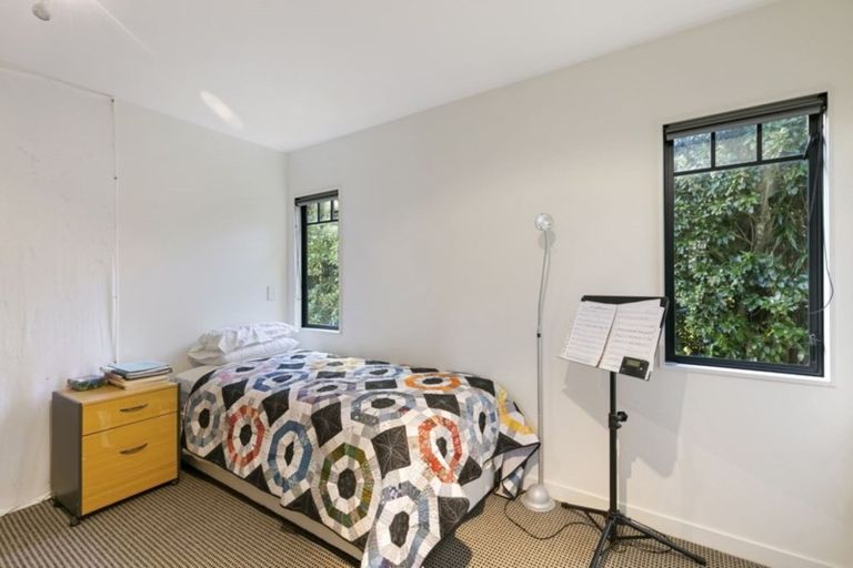 Photo of property in 23 Creswick Terrace, Northland, Wellington, 6012