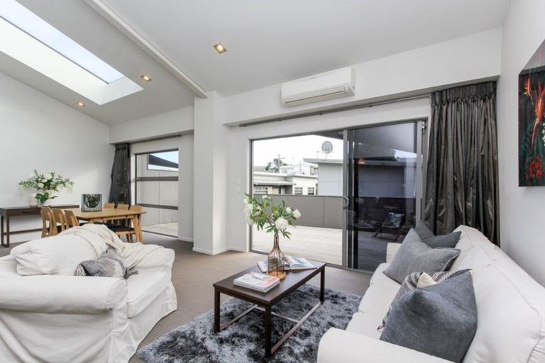 Photo of property in 2/2 Buller Street, New Plymouth, 4310