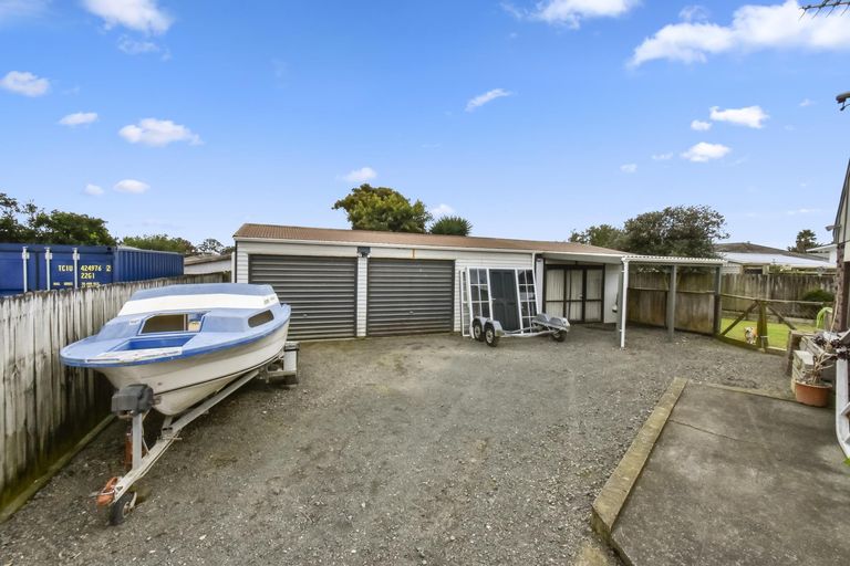 Photo of property in 18 Helms Place, Manurewa, Auckland, 2102