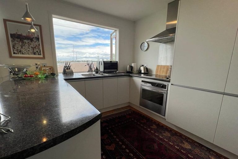 Photo of property in 2/26 Otakau Road, Milford, Auckland, 0620