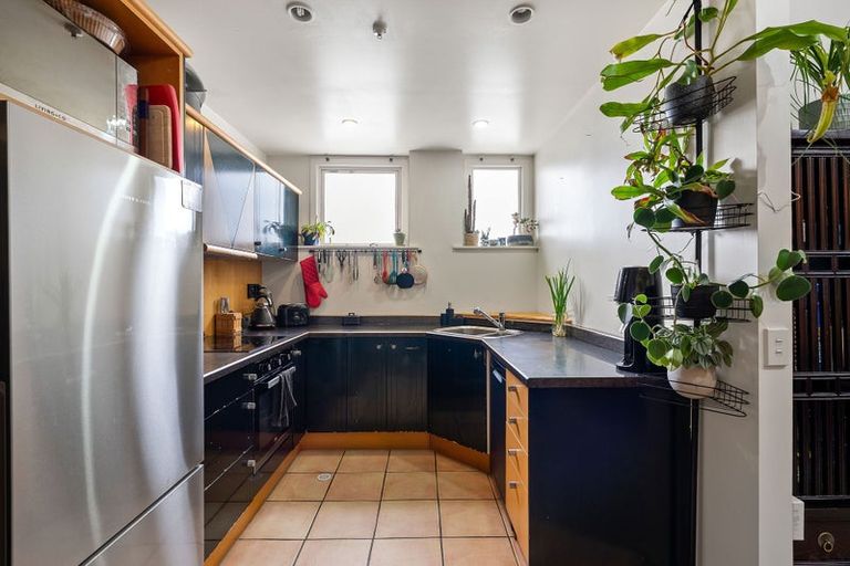 Photo of property in Lexington Apartments, 33d Hania Street, Mount Victoria, Wellington, 6011