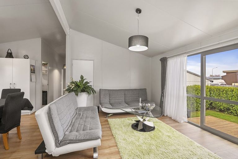 Photo of property in 3a Kingsbridge Drive, Burwood, Christchurch, 8083