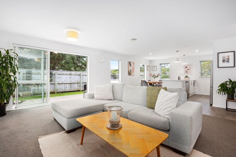 Photo of property in 1 Banks Boulevard, Whitby, Porirua, 5024