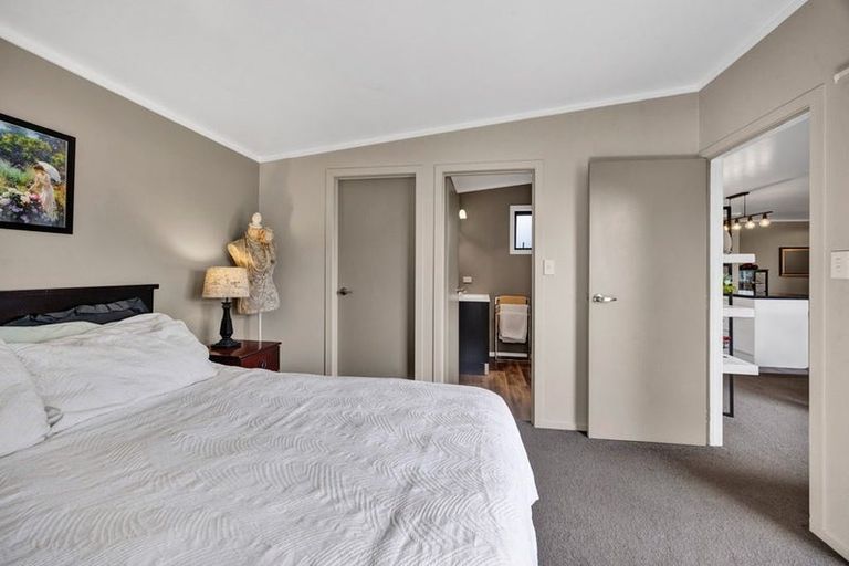 Photo of property in 6 Moana Crescent, Blagdon, New Plymouth, 4310