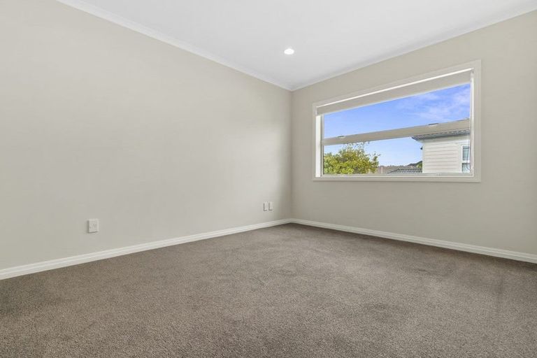 Photo of property in 6a Mansion Court, West Harbour, Auckland, 0618