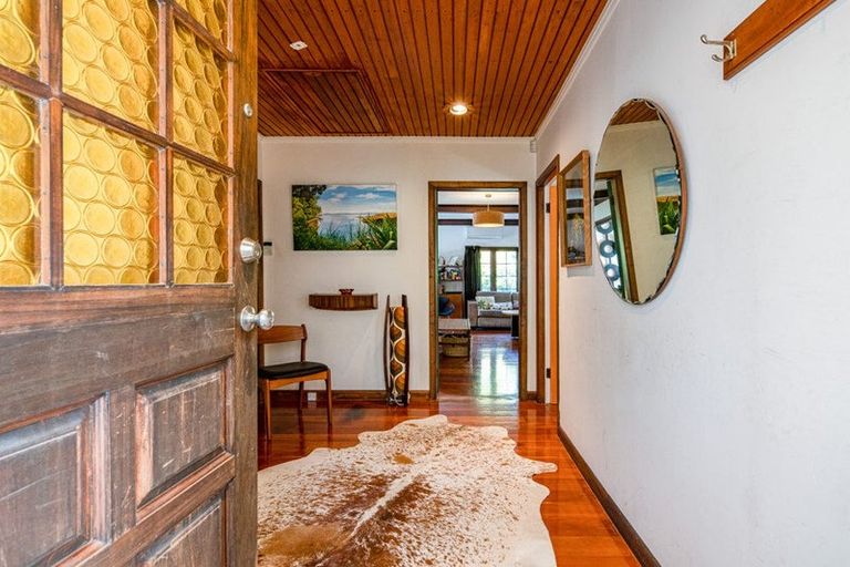 Photo of property in 195 Golf Road, Titirangi, Auckland, 0604