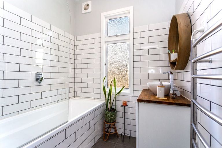 Photo of property in 64 Cumnor Terrace, Woolston, Christchurch, 8023