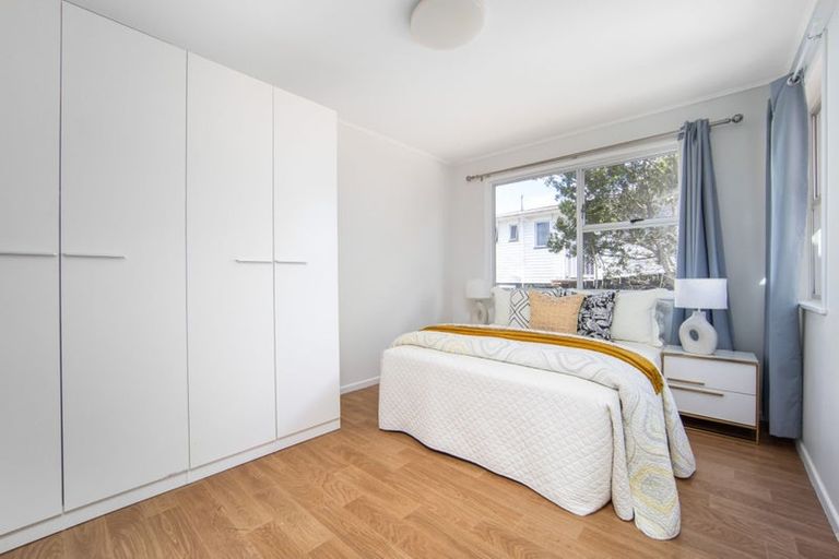 Photo of property in 90 Lantana Road, Green Bay, Auckland, 0604