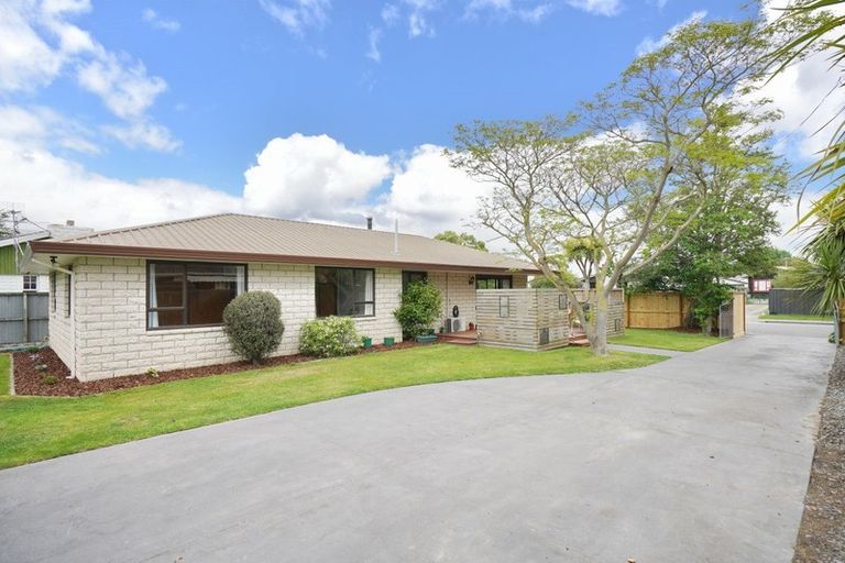 Photo of property in 10 Gibbs Drive, Woodend, 7610