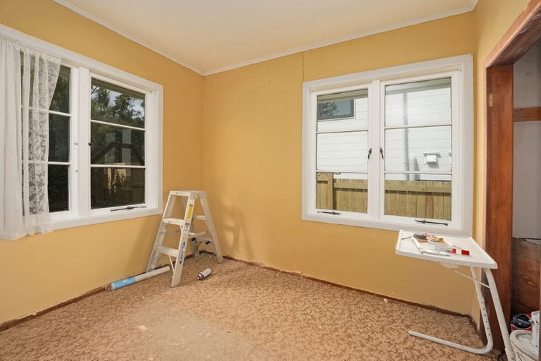 Photo of property in 23 Smythe Road, Henderson, Auckland, 0612