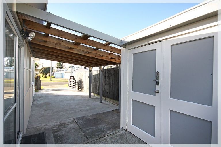 Photo of property in 10 Pratt Avenue, Foxton Beach, Foxton, 4815