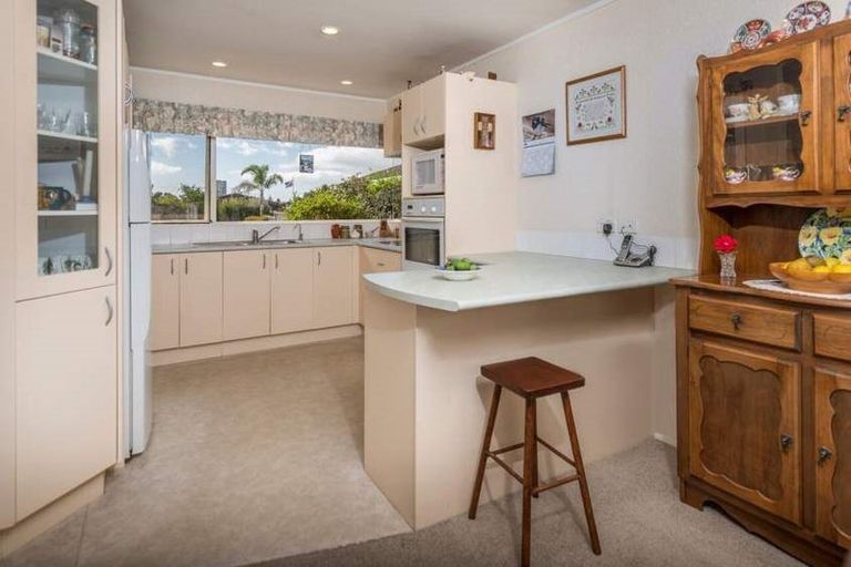 Photo of property in 63 Lakeside Drive, Orewa, 0931