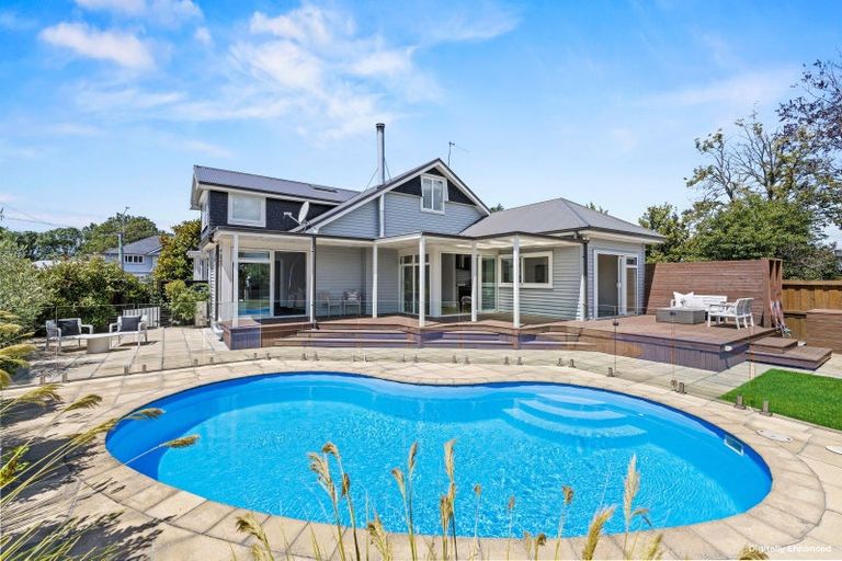 Photo of property in 3 Strowan Road, Strowan, Christchurch, 8052
