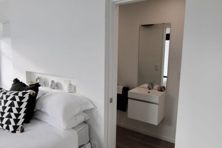 Photo of property in 138b Holly Road, St Albans, Christchurch, 8014