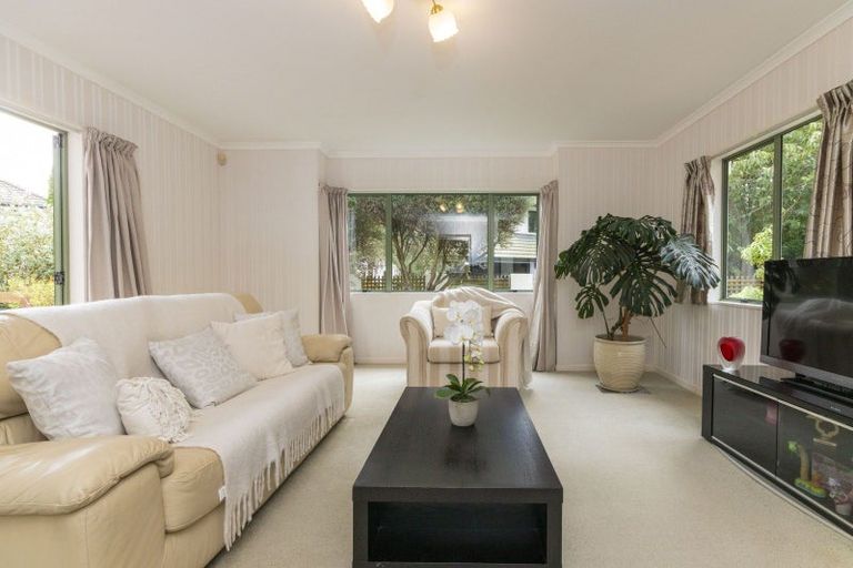 Photo of property in 2 The Glen, Hokowhitu, Palmerston North, 4410