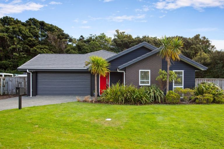 Photo of property in 1 Banks Boulevard, Whitby, Porirua, 5024