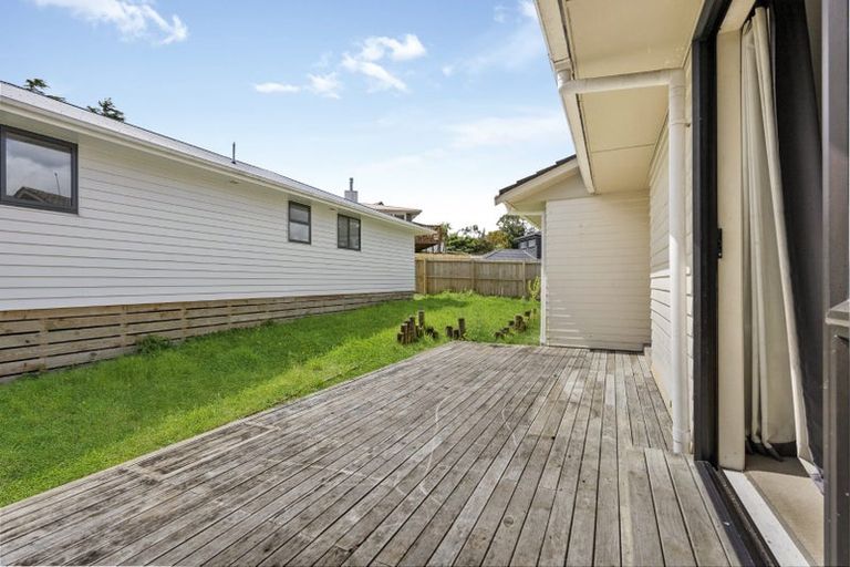 Photo of property in 7 Nielsen Place, Massey, Auckland, 0614