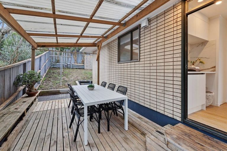 Photo of property in 1/16 Hogans Road, Glenfield, Auckland, 0629