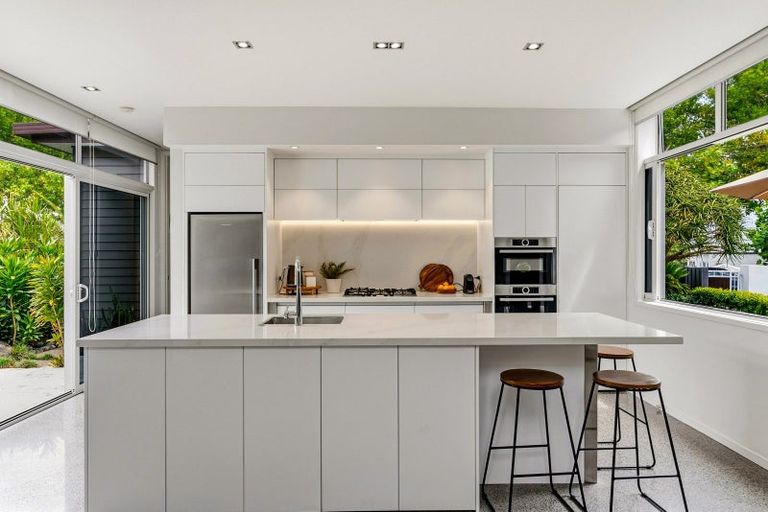 Photo of property in 6 Beresford Street, Bayswater, Auckland, 0622