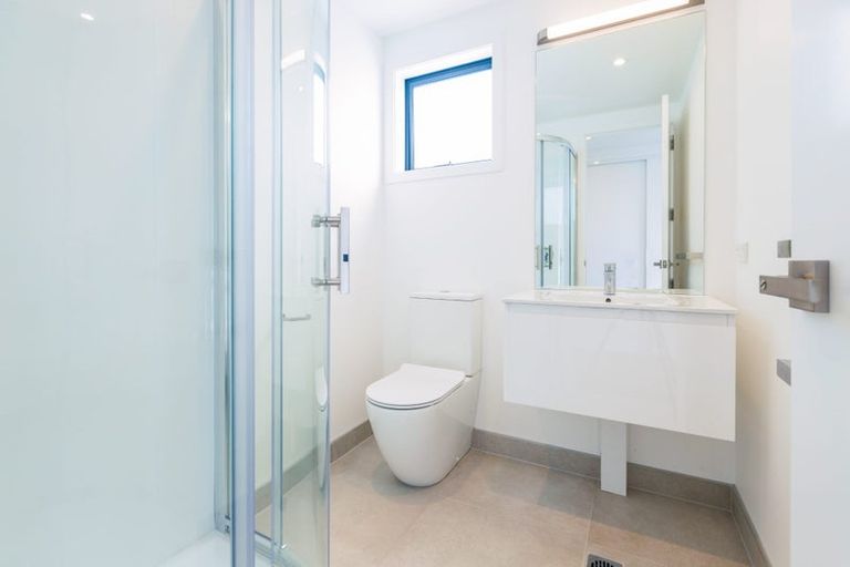 Photo of property in 9 Mokopiko Court, Beach Haven, Auckland, 0626