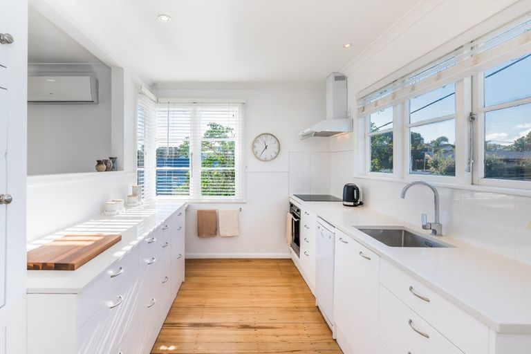 Photo of property in 118 Seaview Road, Paraparaumu Beach, Paraparaumu, 5032