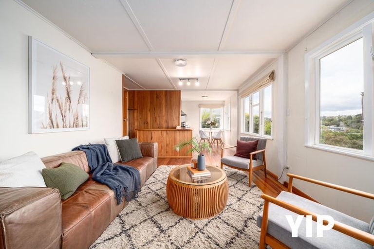 Photo of property in 139 Ruskin Road, Newlands, Wellington, 6037