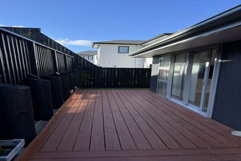 Photo of property in 16 Evergreen Parade, Rosehill, Papakura, 2113