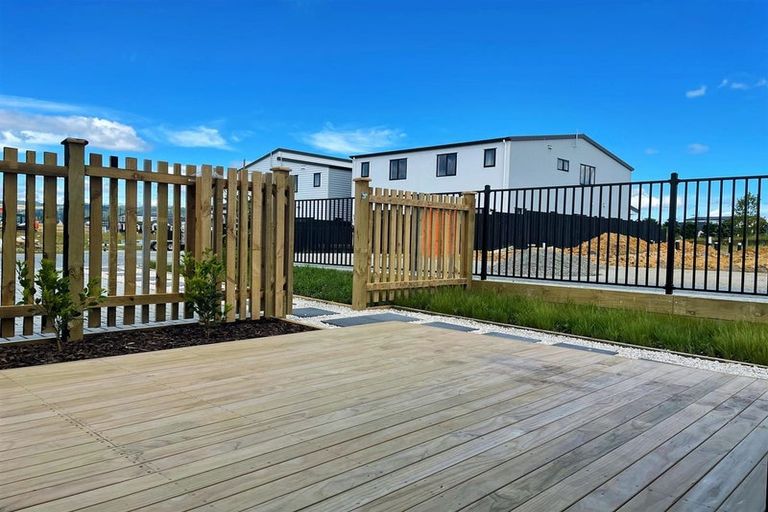 Photo of property in 4 Harikoa Way, Karaka, 2113
