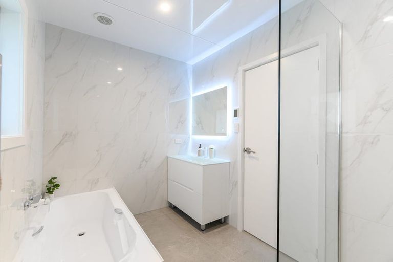 Photo of property in 1/40 Matuhi Rise, Henderson, Auckland, 0612