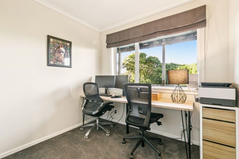 Photo of property in 137 Ruskin Road, Newlands, Wellington, 6037