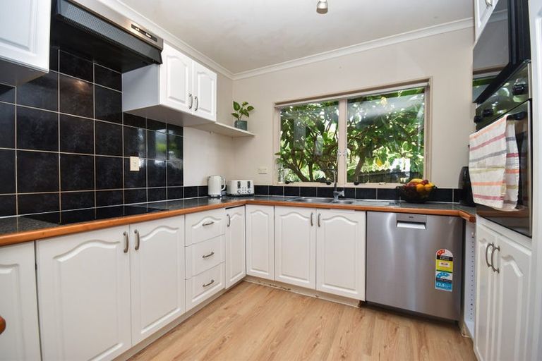Photo of property in 20 Longview Rise, Massey, Auckland, 0614
