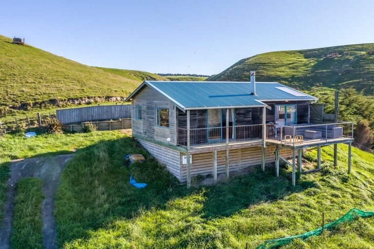Photo of property in 32 Whangaimoana Beach Road, Whangaimoana, Pirinoa, 5772