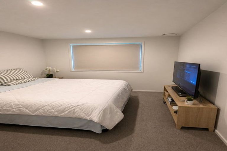 Photo of property in 2 Shelduck Road, Jacks Point, 9371