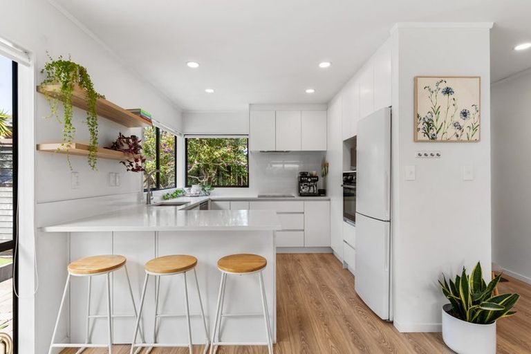 Photo of property in 2/13 Pinewood Grove, Botany Downs, Auckland, 2010