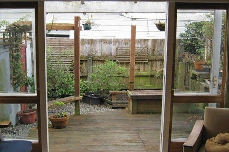 Photo of property in 170 Tasman Street, Mount Cook, Wellington, 6021