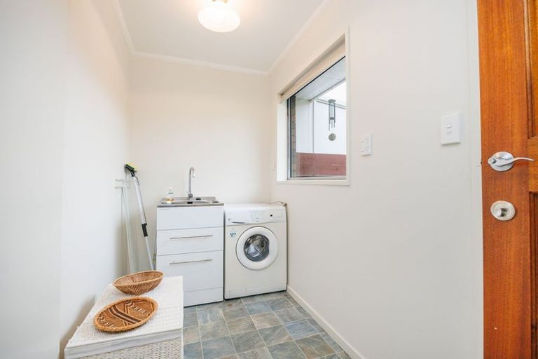 Photo of property in 2 Wharite Place, Awapuni, Palmerston North, 4412