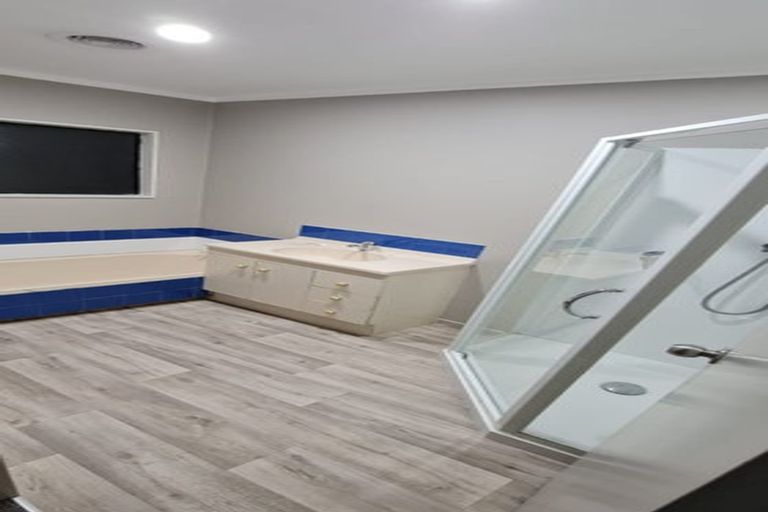 Photo of property in 90 Stewart Drive, Newlands, Wellington, 6037