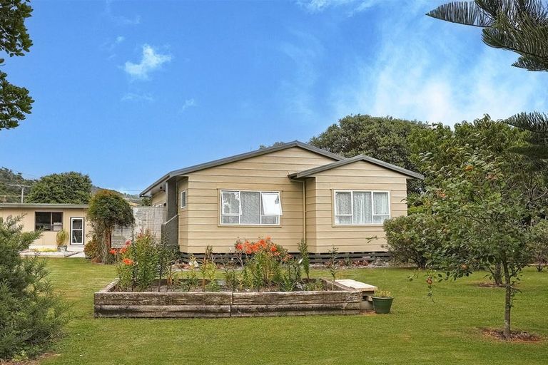 Photo of property in 12 Corbett Street, Hector, 7822