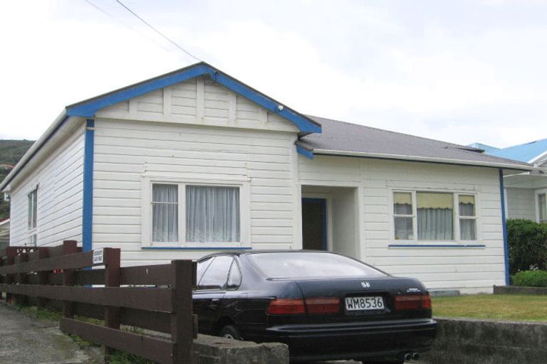 Photo of property in 200f6 Onepu Road, Lyall Bay, Wellington, 6022