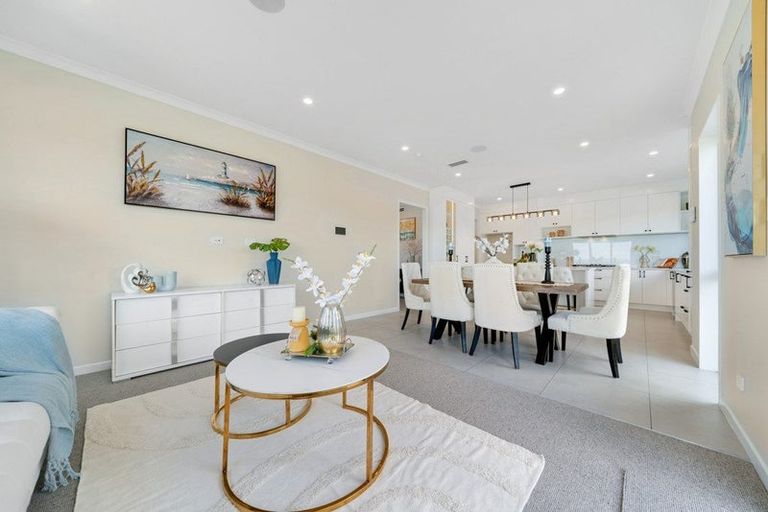 Photo of property in 52 Emerald Avenue, Rosehill, Papakura, 2113