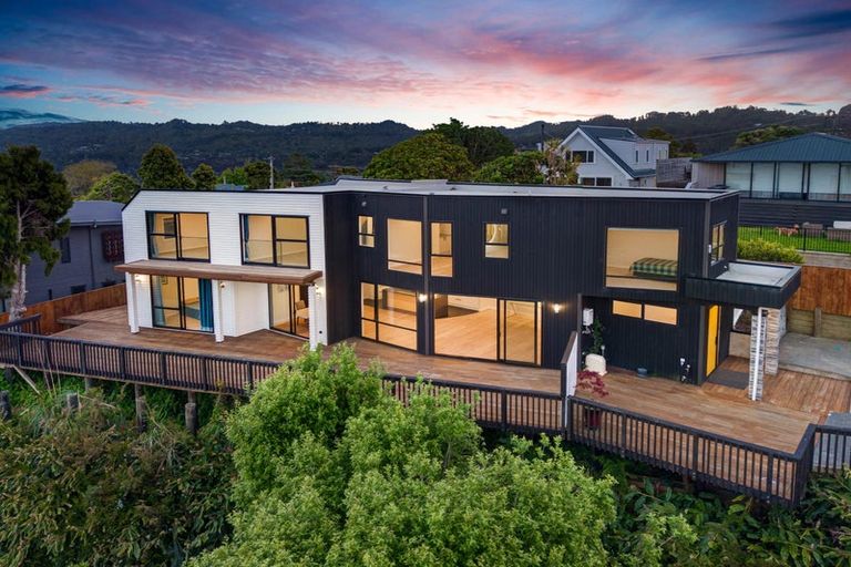 Photo of property in 645-649 South Titirangi Road, Titirangi, Auckland, 0604