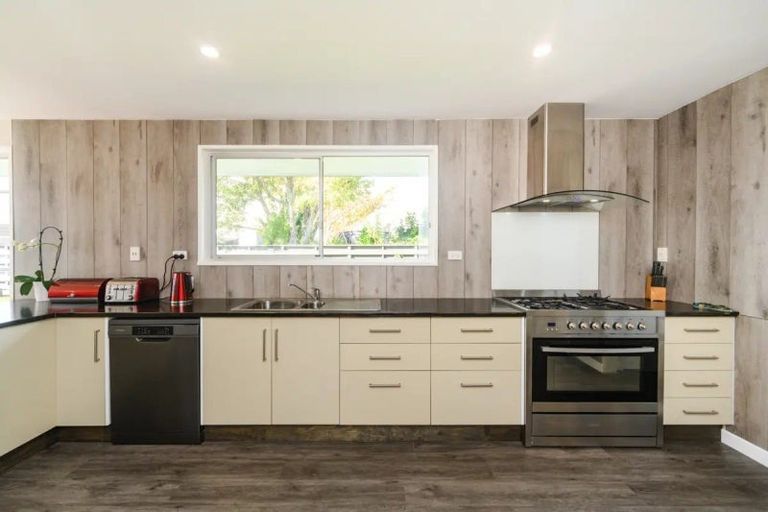 Photo of property in 17 Anaru Place, Awapuni, Palmerston North, 4412
