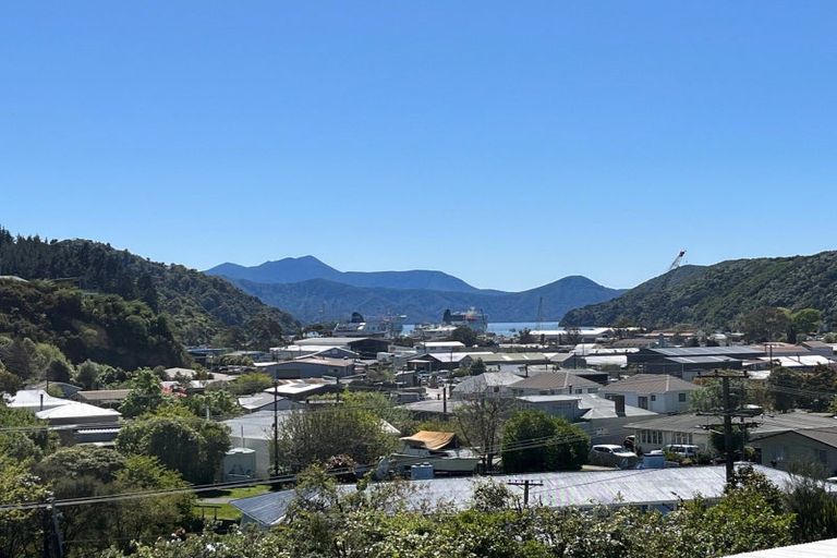 Photo of property in 26 Buller Street, Picton, 7220