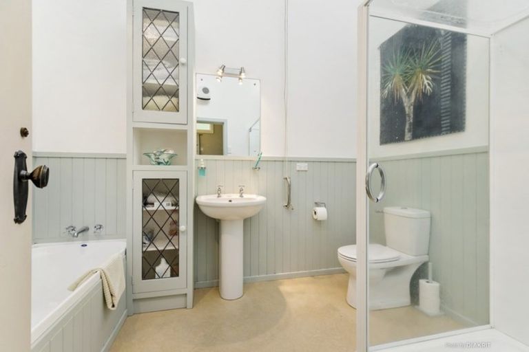 Photo of property in 211 The Parade, Island Bay, Wellington, 6023