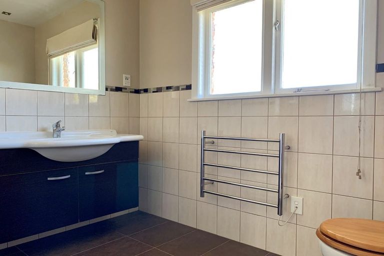 Photo of property in 86 Mcleod Road, Te Atatu South, Auckland, 0610