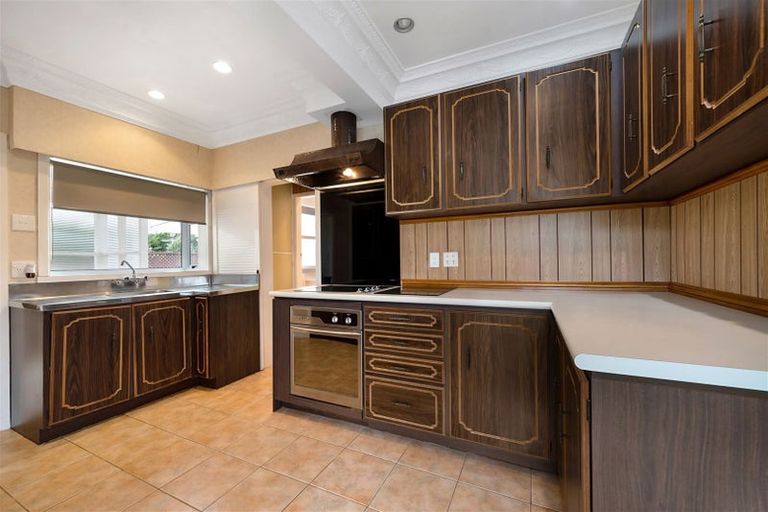 Photo of property in 81 Lynwood Road, New Lynn, Auckland, 0600