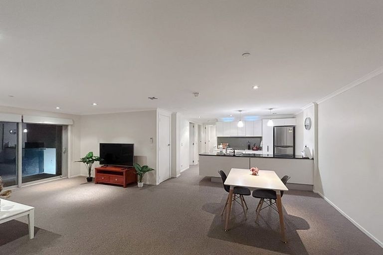 Photo of property in Bellagio Apartments, 8c/39 Taranaki Street, Te Aro, Wellington, 6011